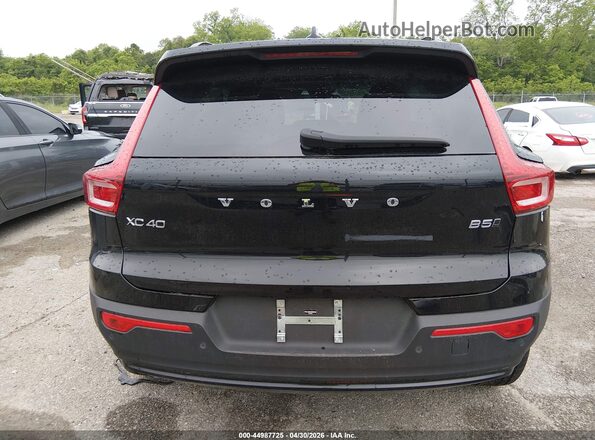 YV4L12UC3S2500104 2025 VOLVO XC40 Black 
