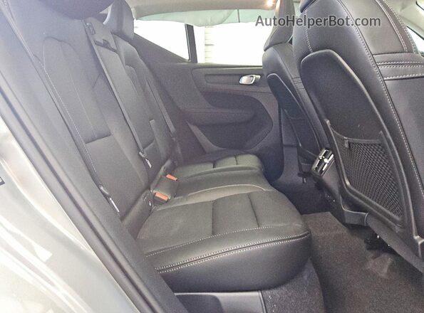 YV4L12UC9T2746687 2026 VOLVO XC40 Gray Вид задніх сидінь