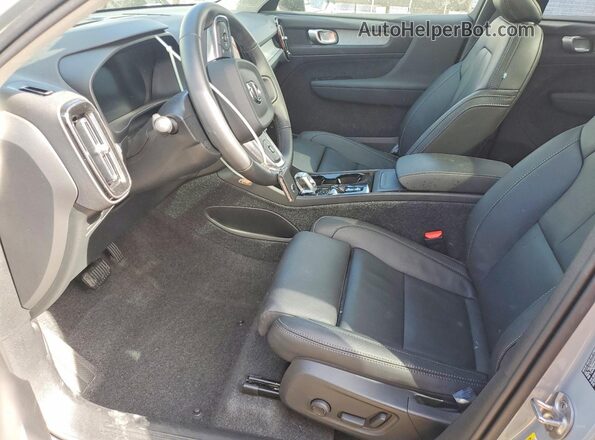 YV4L12UCXT2719840 2026 VOLVO XC40 Silver წინა სალონის ხედი