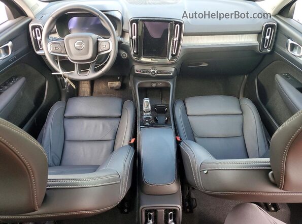 YV4L12UCXT2719840 2026 VOLVO XC40 Silver წინა პანელის ხედი