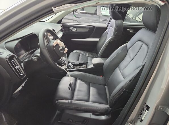 YV4L12UE6S2600778 2025 VOLVO XC40 Gray 