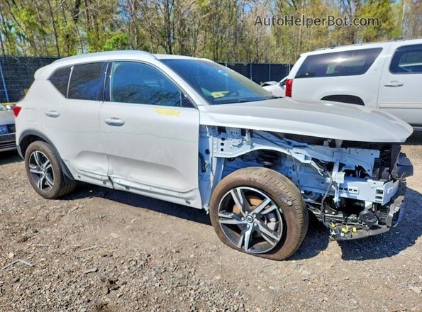 YV4L12UJ2S2467773 2025 VOLVO XC40 Белый Передняя правая четверть