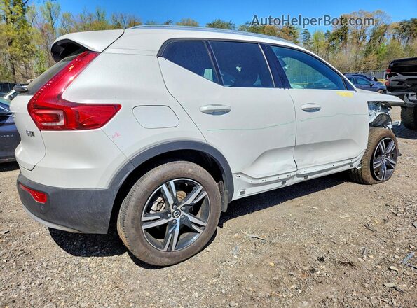 YV4L12UJ2S2467773 2025 VOLVO XC40 Белый Задняя правая четверть