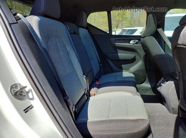 YV4L12UJ2S2467773 2025 VOLVO XC40 Белый Вид задней части салона