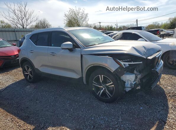 YV4L12UJ2S2470060 2025 VOLVO XC40 Gray Front right