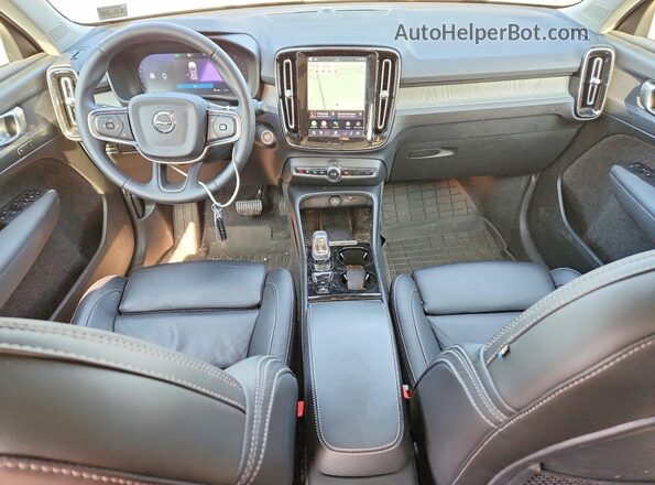 YV4L12UL4R2223876 2024 VOLVO XC40 White Widok deski rozdzielczej