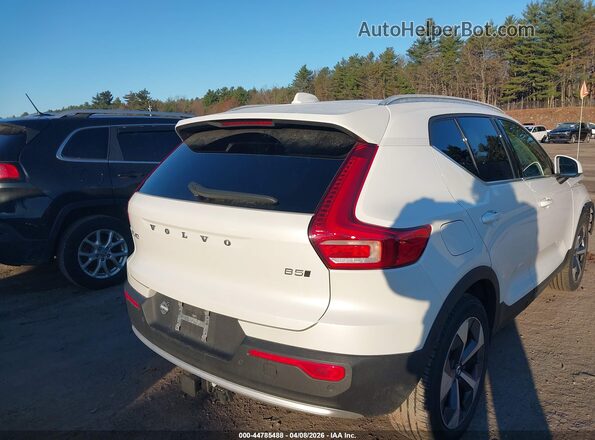 YV4L12UN4P2929308 2023 VOLVO XC40 White 