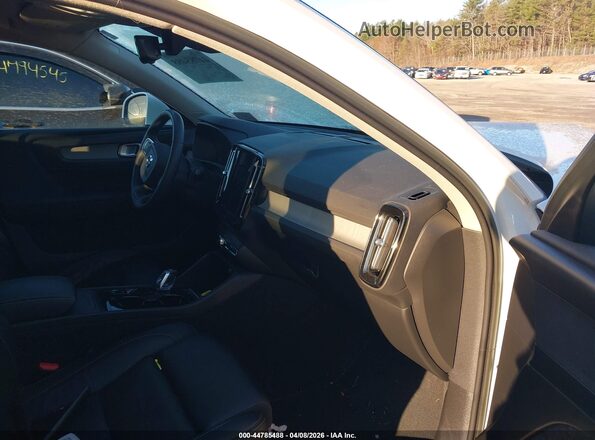 YV4L12UN4P2929308 2023 VOLVO XC40 White Vista interior delantera
