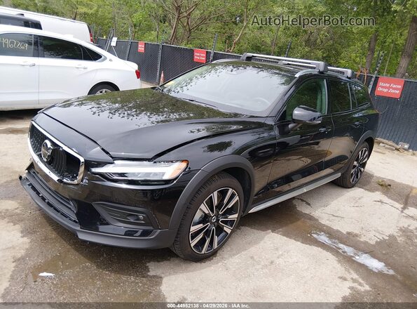 YV4L12WL1S2148461 2025 VOLVO V60 CROSS COUNTRY Черный Передняя левая четверть