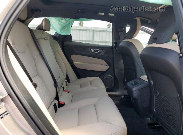 YV4M12RC1T1403164 2026 VOLVO XC60 Золотой Вид задних сидений