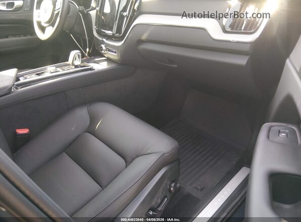 YV4M12RC2S1225473 2025 VOLVO XC60 Синий Вид салона спереди