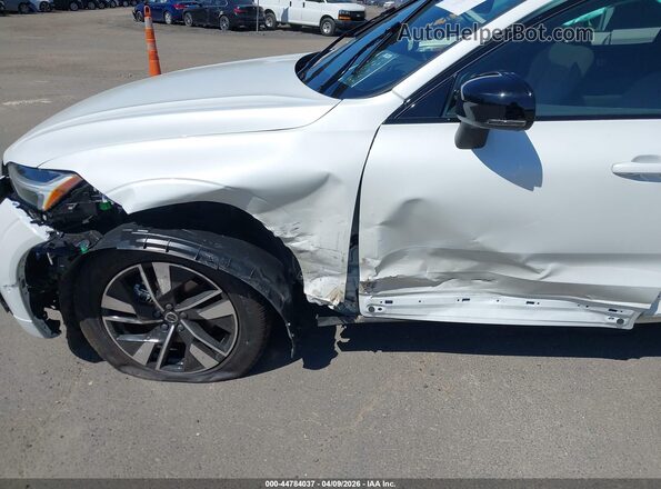 YV4M12RC8T1287784 2026 VOLVO XC60 White Front view