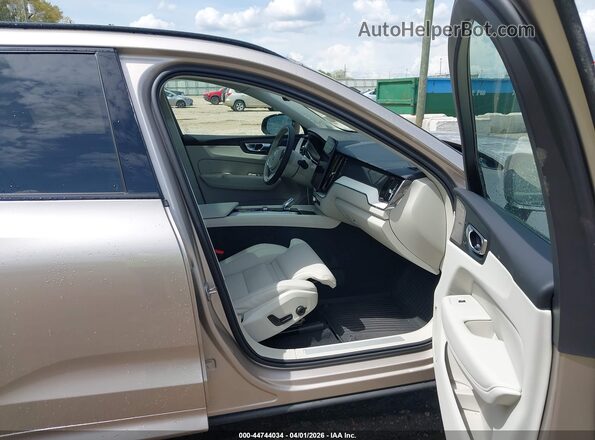 YV4M12RM4T1361758 2026 VOLVO XC60 Champagne Front interior view