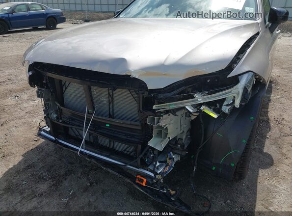 YV4M12RM4T1361758 2026 VOLVO XC60 Champagne Front view