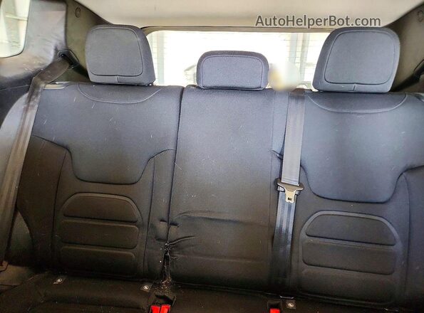 ZACNJDBB1MPN10475 2021 JEEP RENEGADE Silver Հետևի նստատեղերի տեսք