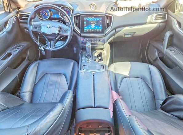 ZAM57XSA0K1308617 2019 MASERATI GHIBLI Черный Вид панели приборов