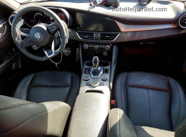 ZARFAMAN4S7689811 2025 ALFA ROMEO GIULIA Black Vista del salpicadero