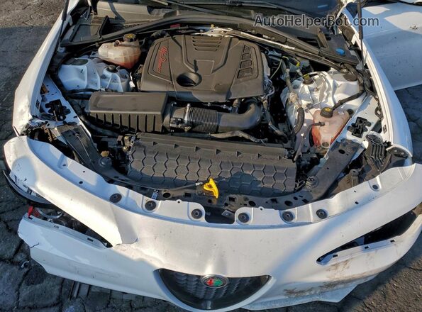 ZARFAMAN7N7655348 2022 ALFA ROMEO GIULIA White Widok wnętrza z tyłu