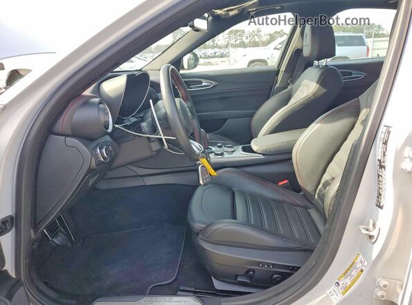 ZARFAMBN2R7677584 2024 ALFA ROMEO GIULIA Silver Սալոնի դիմացի տեսք