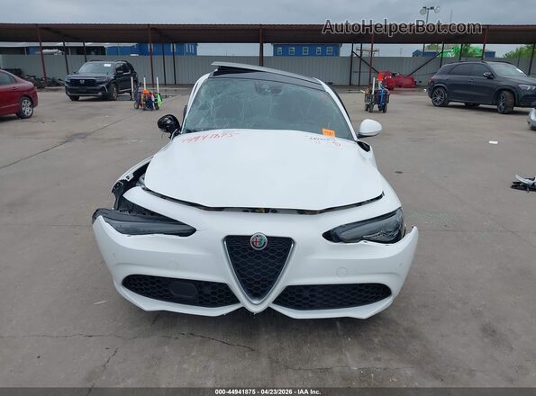 ZARFAMBN3N7656978 2022 ALFA ROMEO GIULIA White ხელსაწყოთა პანელის ხედი