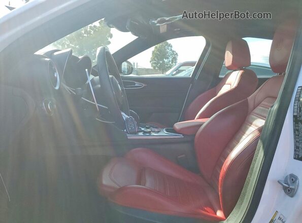ZARFAMBN4P7669628 2023 ALFA ROMEO GIULIA White Front interior view
