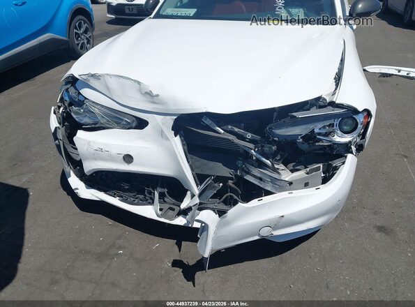 ZARFAMBNXM7649833 2021 ALFA ROMEO GIULIA Белый Вид спереди