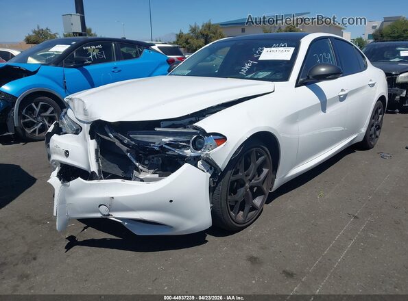 ZARFAMBNXM7649833 2021 ALFA ROMEO GIULIA Белый Передняя левая четверть