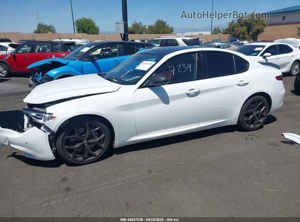 ZARFAMBNXM7649833 2021 ALFA ROMEO GIULIA Белый Панорамный вид салона 360°