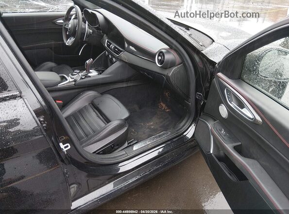 ZARFANBN4P7670610 2023 ALFA ROMEO GIULIA Black Front interior view