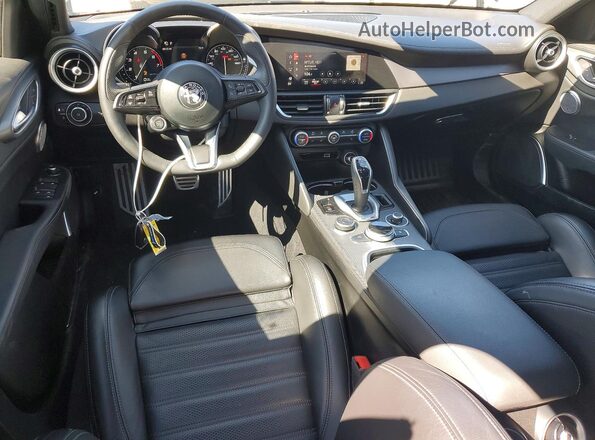 ZARFANBN7N7658982 2022 ALFA ROMEO GIULIA Black Widok deski rozdzielczej