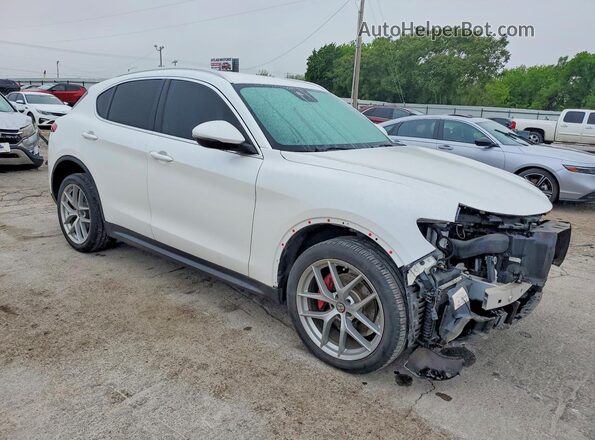 ZASFAKBN3J7B70882 2018 ALFA ROMEO STELVIO White Front right