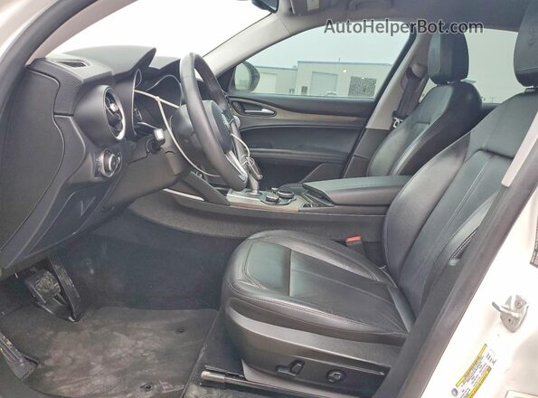 ZASFAKBN3J7B70882 2018 ALFA ROMEO STELVIO White Front interior view