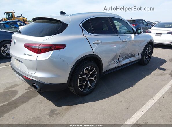 ZASFAKBN6J7C15975 2018 ALFA ROMEO STELVIO Серебряный Задняя правая четверть