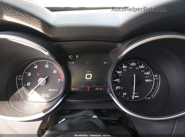 ZASFAKBN6J7C15975 2018 ALFA ROMEO STELVIO Серебряный Вид задних сидений