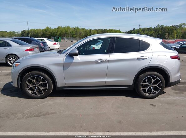 ZASFAKBN6J7C15975 2018 ALFA ROMEO STELVIO Серебряный Панорамный вид салона 360°