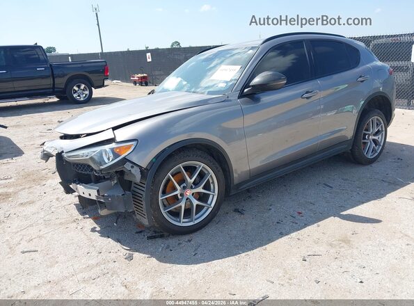 ZASFAKNN1J7B63005 2018 ALFA ROMEO STELVIO Gray Front left