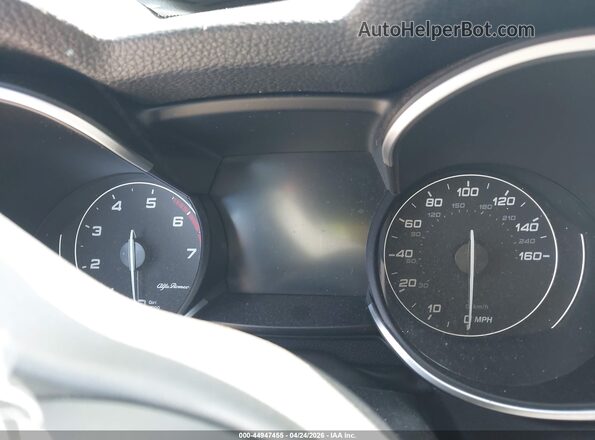 ZASFAKNN1J7B63005 2018 ALFA ROMEO STELVIO Gray 360 interior view