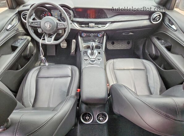 ZASPAJAN3N7D48005 2022 ALFA ROMEO STELVIO Black Dashboard view
