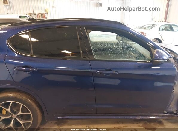ZASPAKBN0L7C97354 2020 ALFA ROMEO STELVIO Blue Widok wnętrza z tyłu