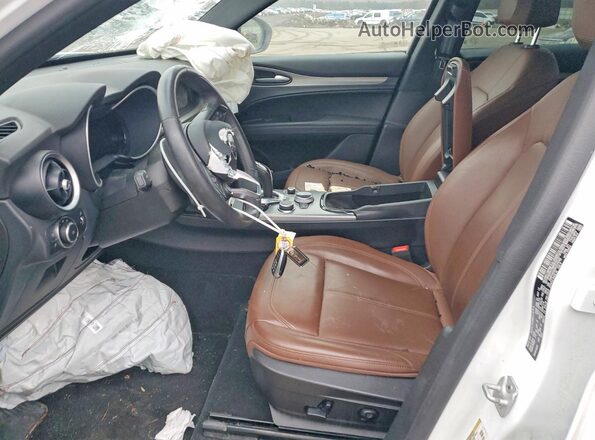 ZASPAKBN5R7D75782 2024 ALFA ROMEO STELVIO Белый Вид салона спереди