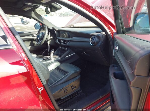 ZASPAKBN8K7C38888 2019 ALFA ROMEO STELVIO Красный Вид салона спереди