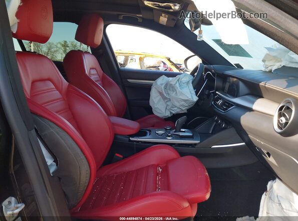 ZASPAKBN8P7D53644 2023 ALFA ROMEO STELVIO Black Vista interior delantera