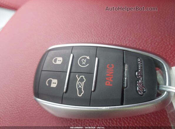 ZASPAKBN8R7D70575 2024 ALFA ROMEO STELVIO White Vista del salpicadero