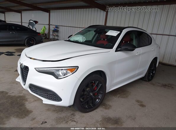 ZASPAKBN9L7C87129 2020 ALFA ROMEO STELVIO White Vista tres cuartos delantera izquierda