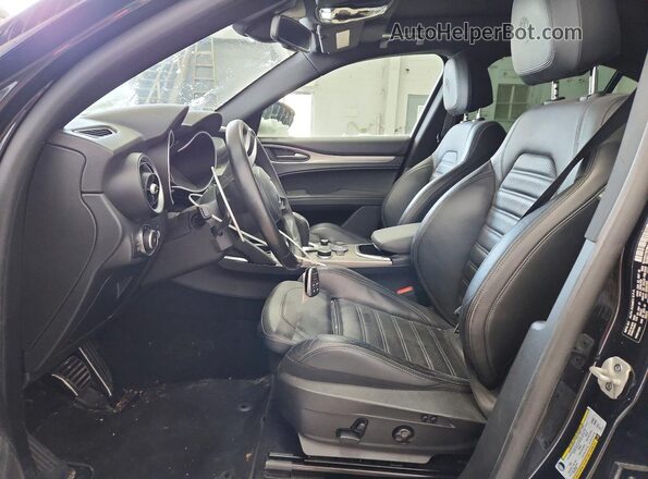 ZASPAKBN9P7D51045 2023 ALFA ROMEO STELVIO Черный Вид салона спереди