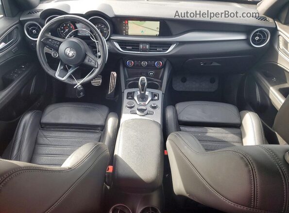 ZASPAKBNXP7D65830 2023 ALFA ROMEO STELVIO Black Vista del salpicadero
