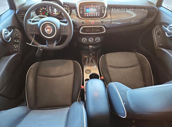 ZFBCFXABXJP685754 2018 FIAT 500X Gray Dashboard view