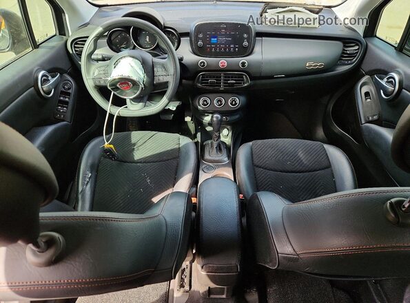 ZFBCFXCB6JP667488 2018 FIAT 500X Gray Dashboard view