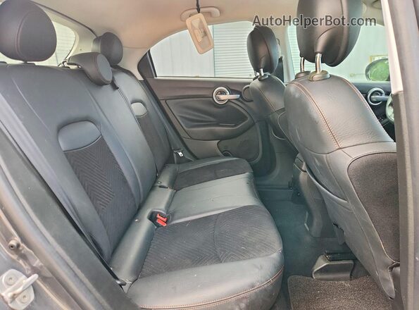 ZFBCFXCB6JP667488 2018 FIAT 500X Gray Rear seats view
