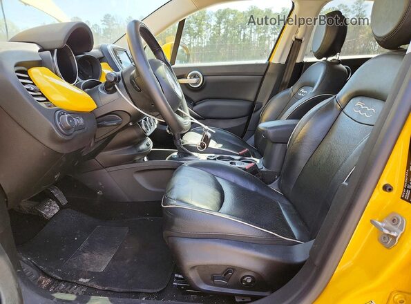 ZFBCFXDB7HP589232 2017 FIAT 500X Желтый Вид салона спереди